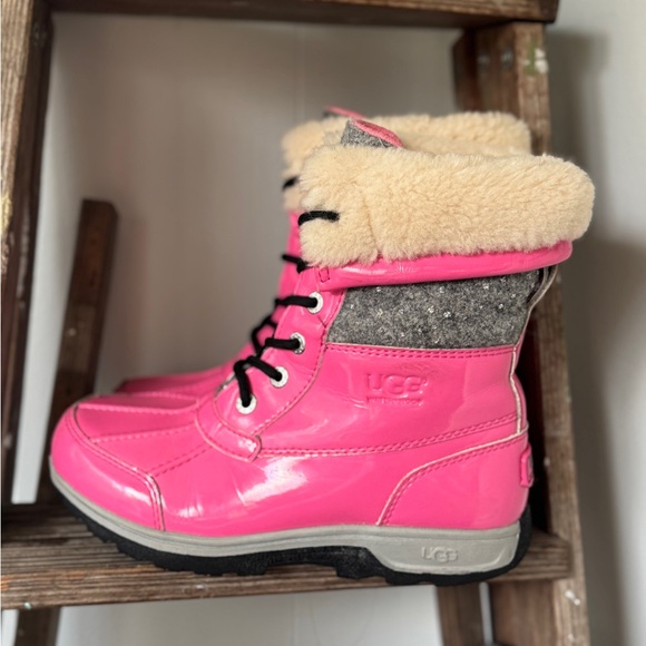 💖UGG Goran Pink Patent Duck Boots Youth Size 4 Shearling Lined 🩷Waterproof - Picture 6 of 10